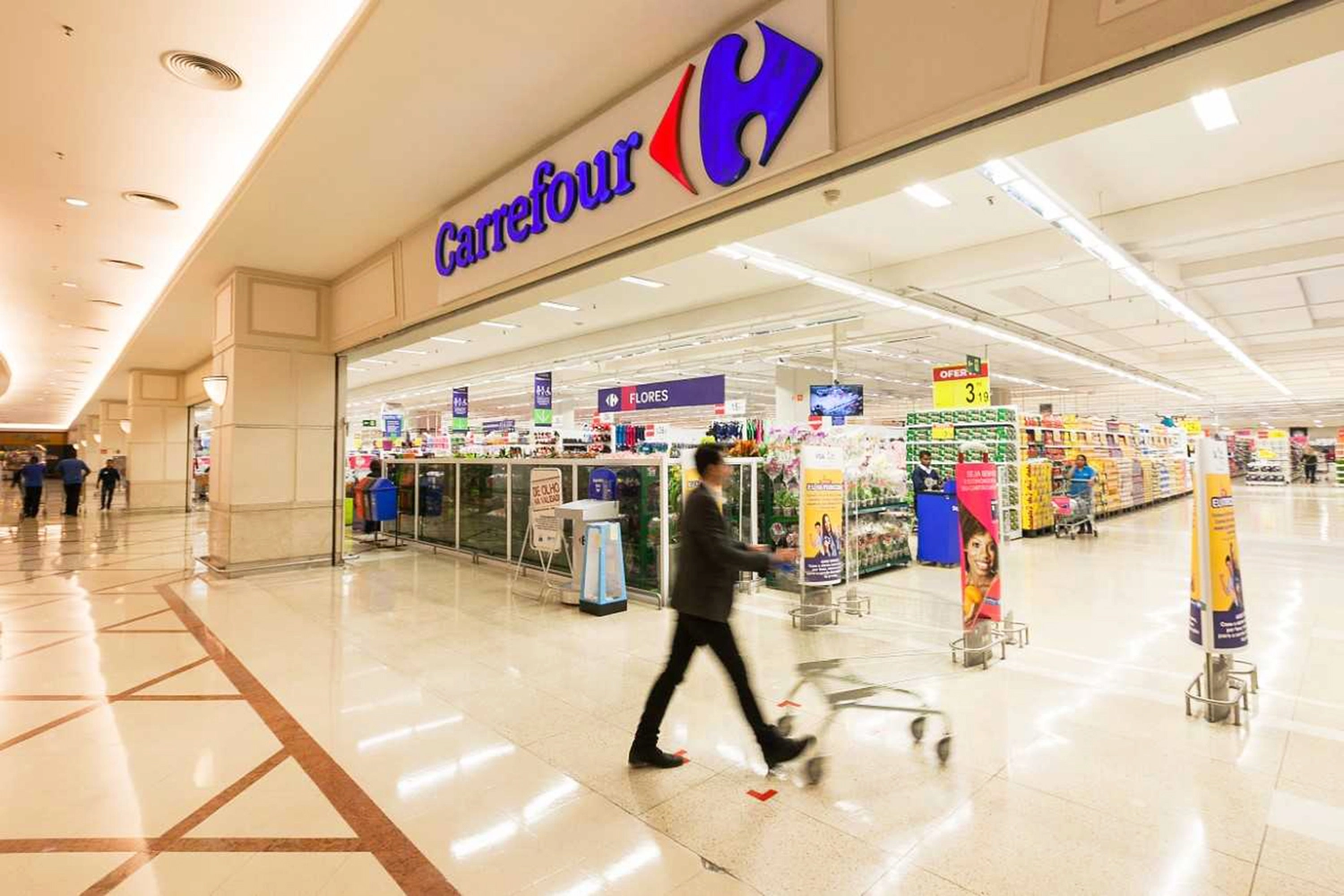 Carrefour ouvre plus de 3 000 emplois